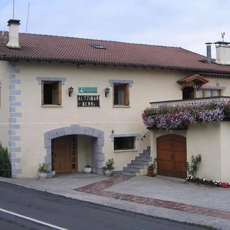 Casa Rural Altzibar-berri * Urnieta